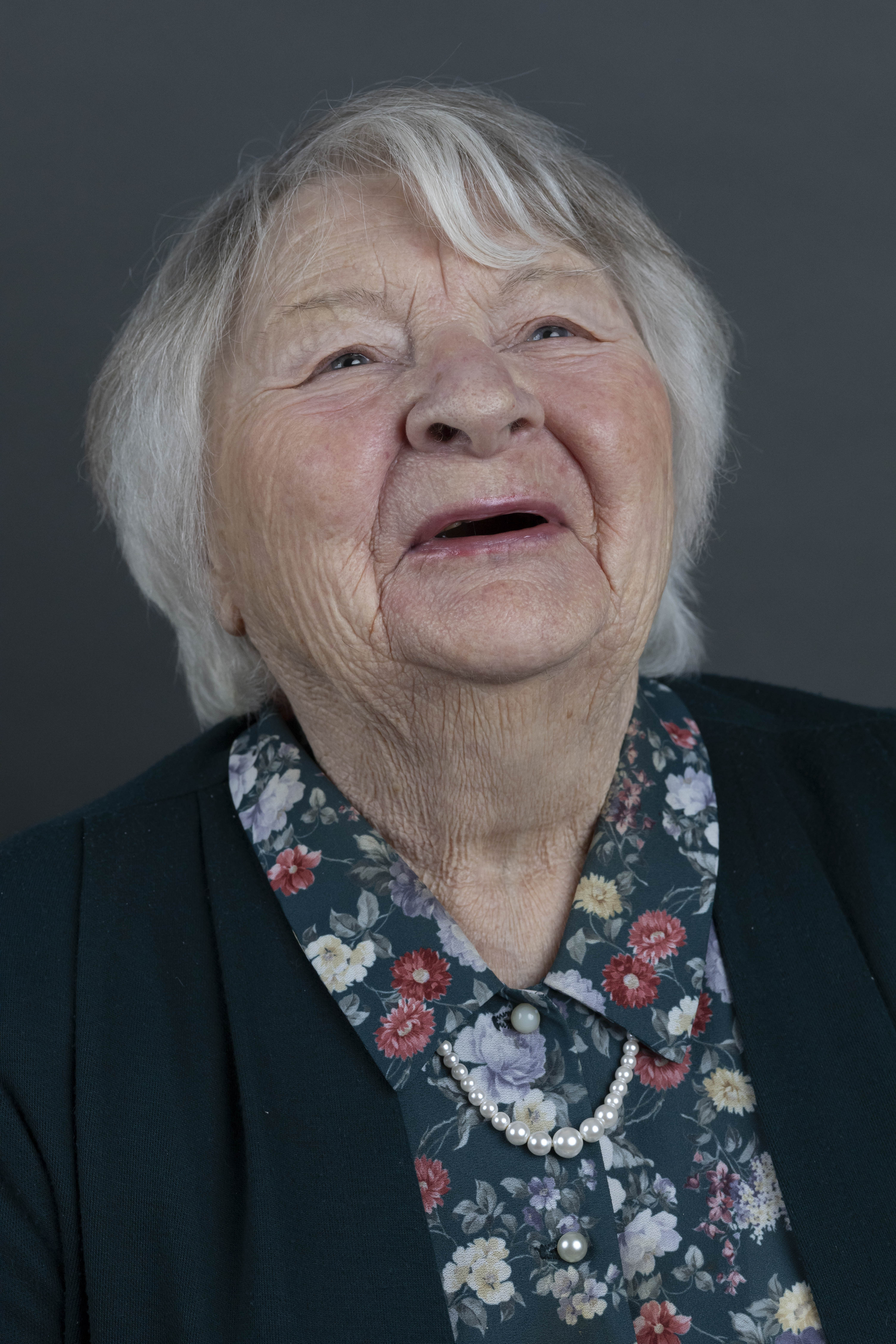 reveenphotos-photographe-studio-de-personnes-agées-en-souvenir